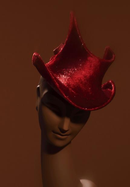 A cut away top hat in lame panne velvet with satin ribbon Stephen Jones Autumn Winter 2018 Crowns 09 Naomi Campbell