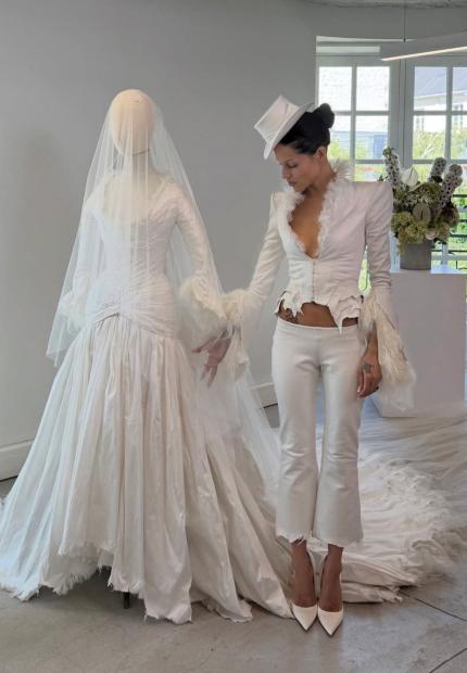 Stephen Jones Matieres Fecales Gabriette Wedding